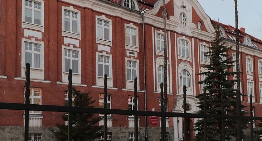 Prokuratura: śledztwo ws. kanclerza i rektora WSM zostało zawieszone