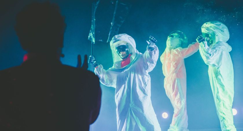 Mroczna wizja przyszłości w 5.0. Bezpłatna emisja teatralnego serialu sci-fi już w ten weekend 
