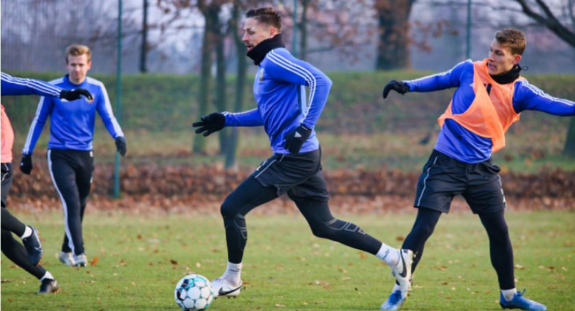 Koniec urlopów. W poniedziałek piłkarze Miedzi Legnica wracają do treningów