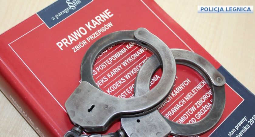 Miał siedzieć 15 miesięcy za kratami. Zamiast tego 33-latek wciąż okradał mieszkańców Legnicy 