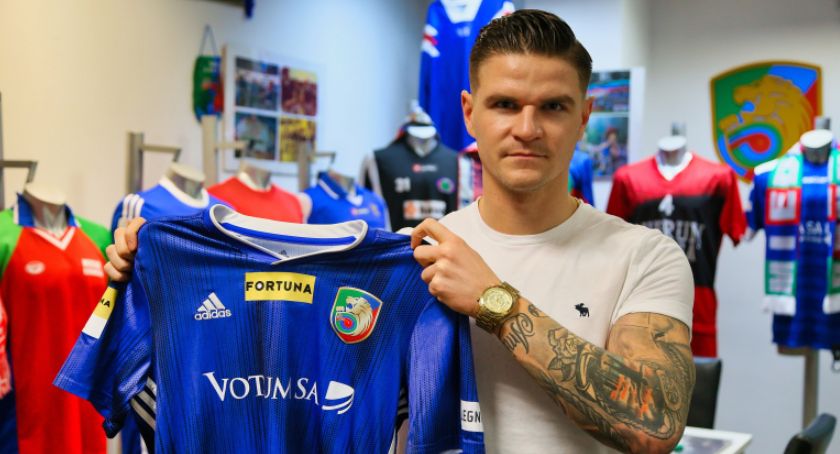 Piłkarze Miedzi Legnica wrócili do pracy. Transfer Piotra Azikiewicza dopięty