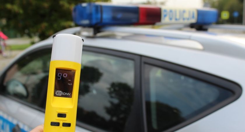 Pijana legniczanka za kierownicą samochodu. Wydmuchała 1,5 promila