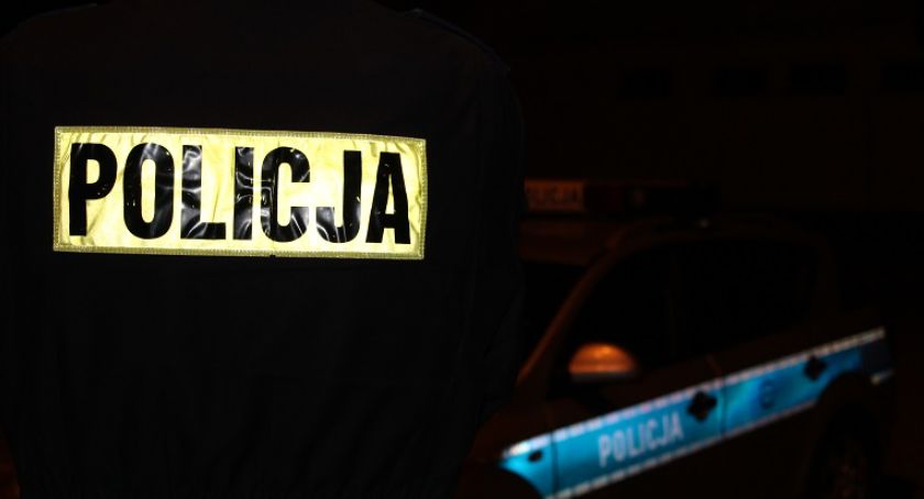 Kierowca audi z trzema zakazami. Policja zatrzymała go w Okmianach