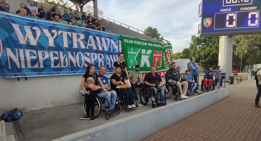 Radny wstawił się u prezydenta za niepełnosprawnymi kibicami Miedzi Legnica