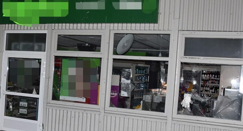 Policja zatrzymała 32-letniego włamywacza, który okradał sklepy i piwnice 