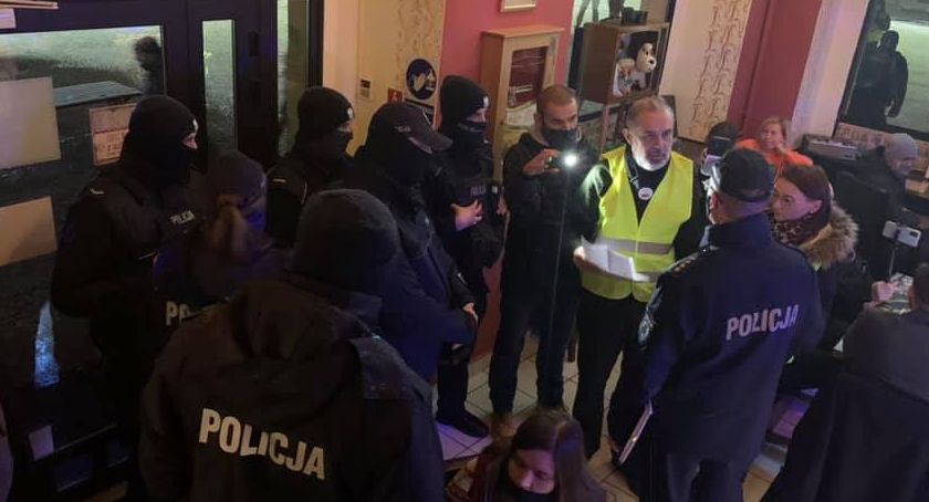 Otworzyła się pierwsza knajpa w Legnicy. Tłum ludzi w Ministerstwie Śledzia i Wódki 