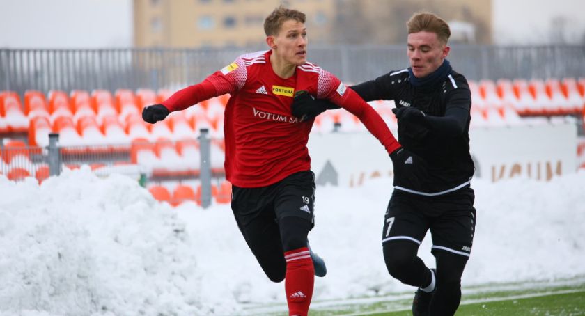 Miedź Legnica wygrała w zimowej scenerii sparing z liderem II ligi