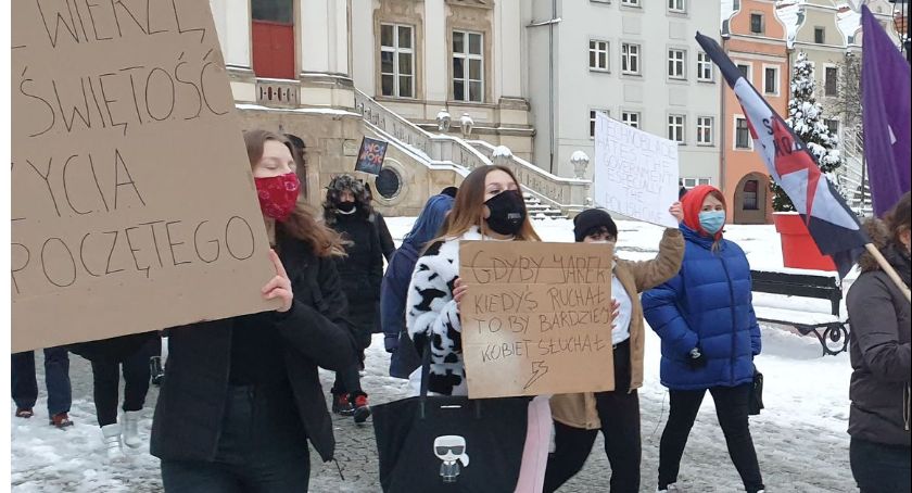 Strajk Kobiet w Legnicy. Protest przeciwko zaostrzeniu prawa aborcyjnego