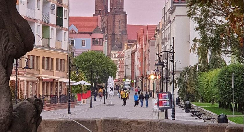 Sytuacja epidemiczna po weekendzie. Nowe zakażenia w mieście i powiecie legnickim 