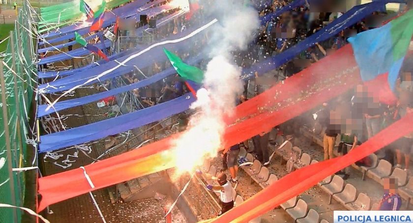 Pracownik stadionu z zarzutem. Chodzi o pirotechnikę na meczu Miedzi 