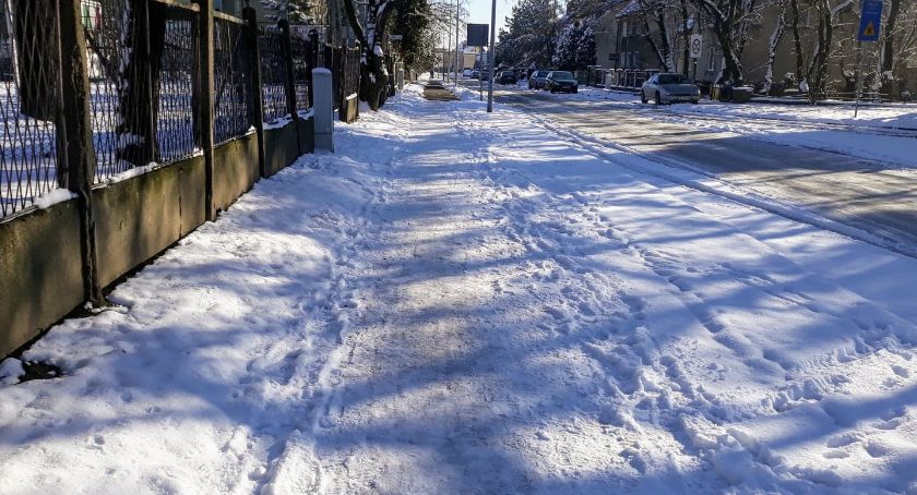 Urzędnicy przypominają o obowiązku odśnieżania chodników. My im również