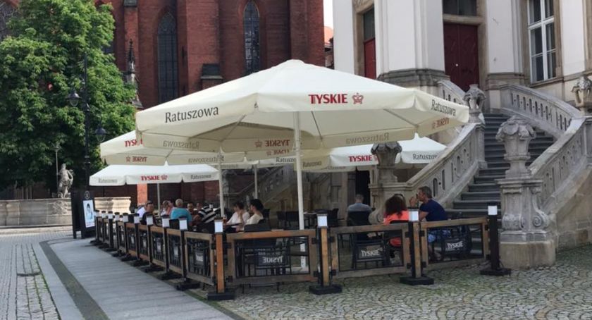 Ogródki restauracyjne za 1 grosz? Koalicja Obywatelska złożyła projekt uchwały