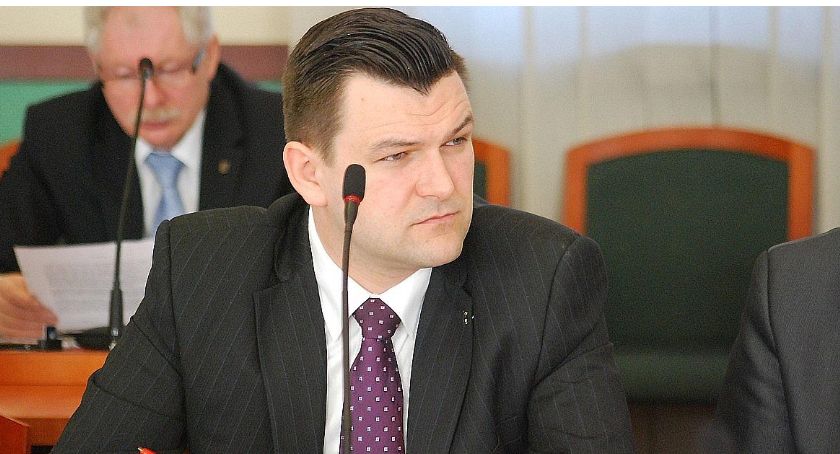 Klub PiS w sejmiku na nowego szefa. Radny Jacek Baczyński na aucie