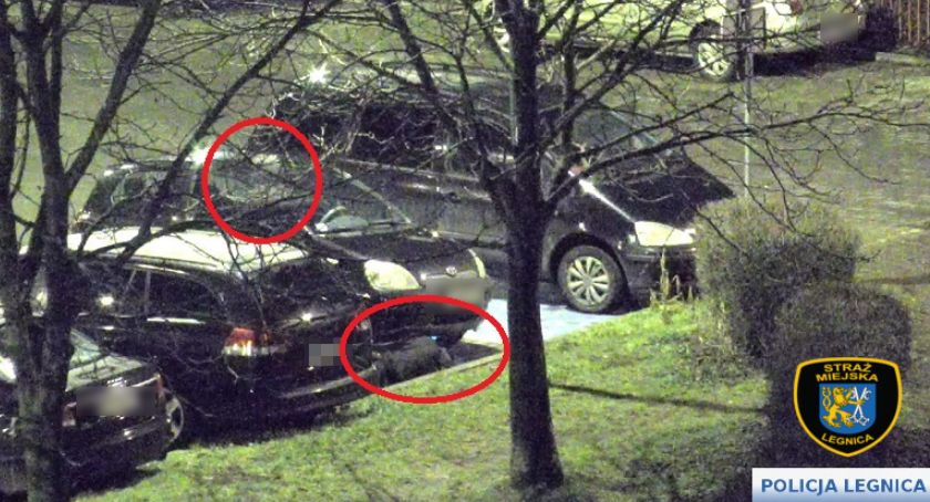 Nastolatek próbował ukraść katalizator. Nagrały go kamery, a złapała policja