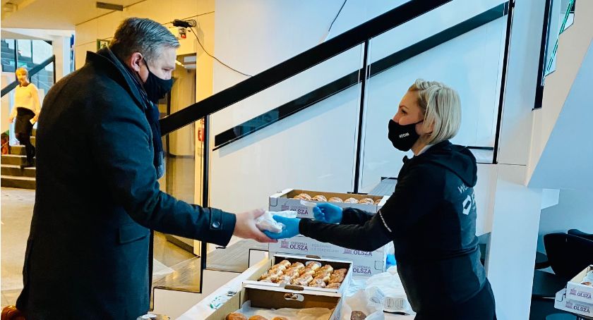 Pączki ze szlachetnym nadzieniem. W KGHM nie tylko jedzą, ale też pomagają