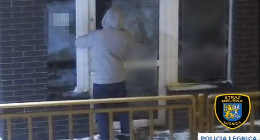Sklepowy włamywacz wpadł dzięki monitoringowi. 31-latek usłyszał 20 zarzutów dot. kradzieży 
