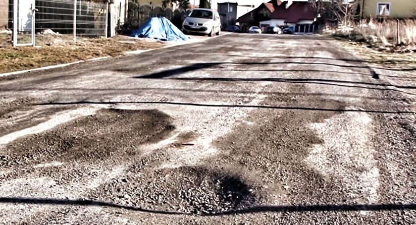 Miejskie służby zabrały się za łatanie dziur w drogach. Sprawdźcie, w których