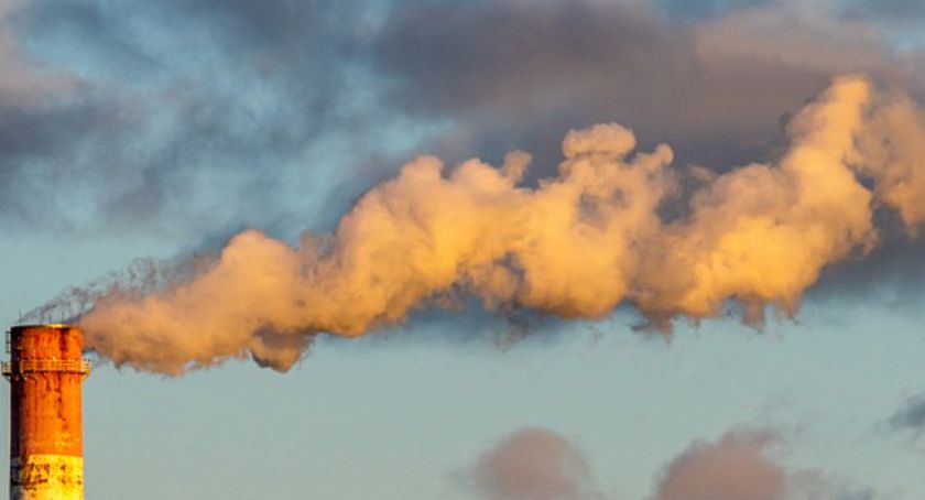 Uwaga smog! PCZK ostrzega mieszkańców Legnicy i powiatu legnickiego