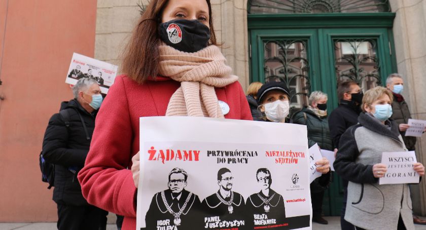 Sędziowie z Legnicy wyszli przed sąd okręgowy. „Wszyscy jesteśmy Igorami”
