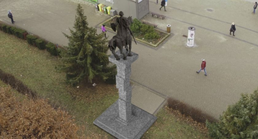 Pomnik księcia Henryka Pobożnego na pl. Słowiańskim w Legnicy – wizualizacja