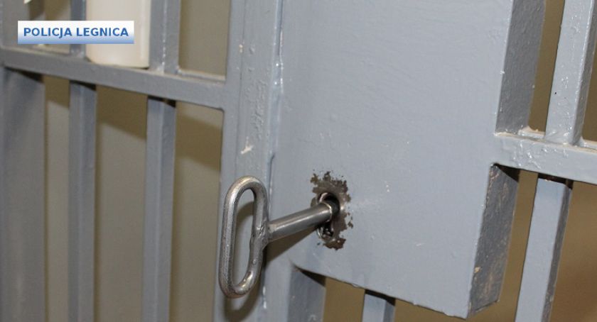 Kompletnie pijany jeździł po Legnicy. Został zatrzymany dzięki reakcji świadków zdarzenia  