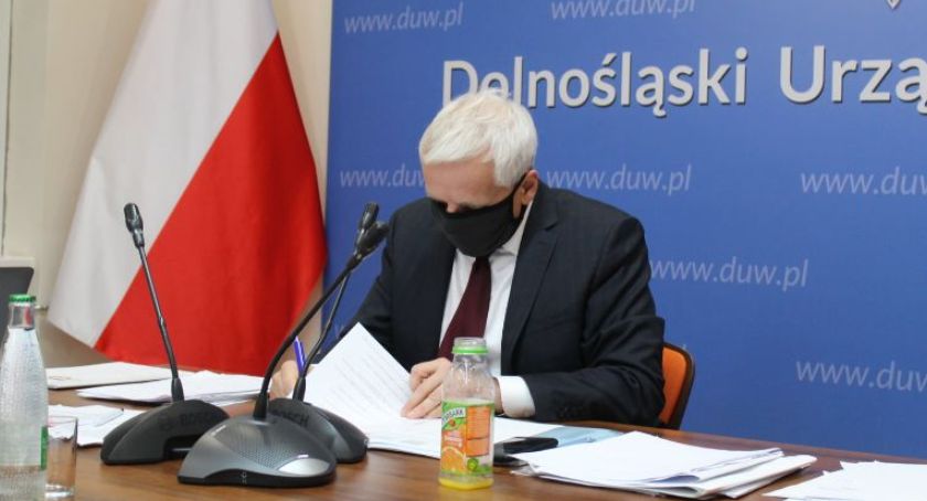 Brakuje karetek. Wojewoda apeluje o wzywanie pogotowia ratunkowego tylko w krytycznych sytuacjach