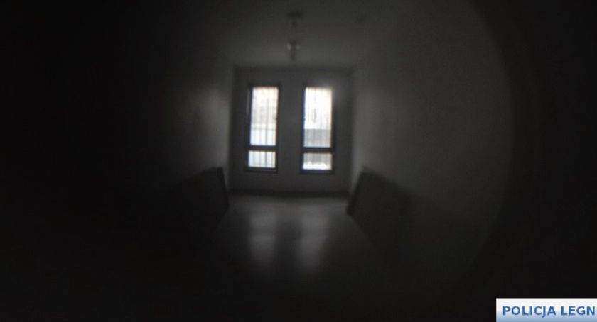 Policja złapała nastolatka, który włamał się do kilku sklepów w Legnicy