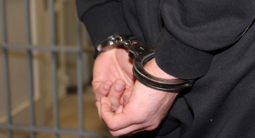 Poszukiwany listem gończym 28-latek zatrzymany przez policjantów z Chojnowa