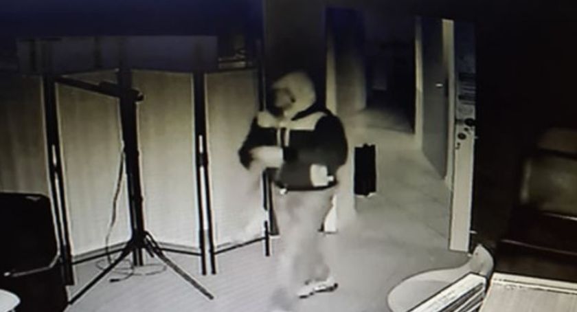 Policja przypadkiem złapała złodzieja, który włamał się do studia tatuażu KleinDevil w Legnicy
