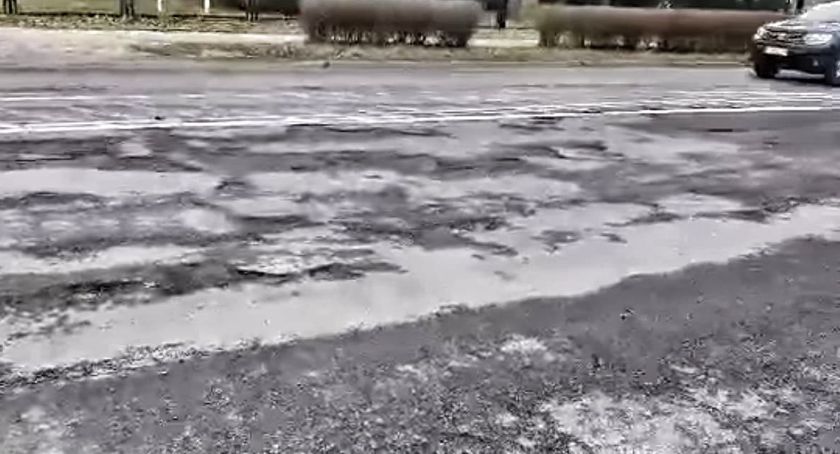 Aleja Rzeczypospolitej – dziura na dziurze. Kierowcy pytają: kiedy remont?