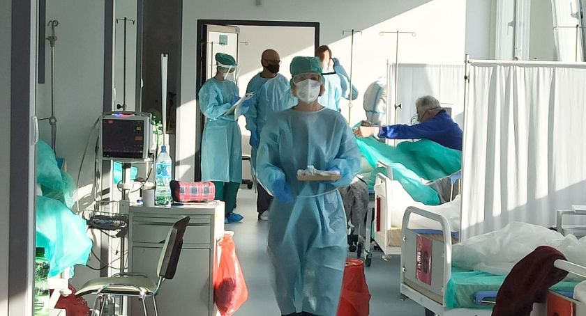 Zmarł legniczanin chory na Covid-19. Sobota z kilkudziesięcioma nowymi zakażeniami koronawirusem 