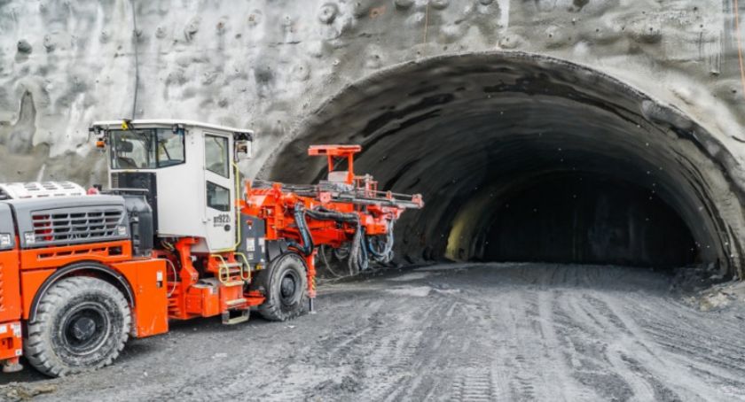 Droga S3 w budowie. Zobaczcie, jak drążą tunel przez góry [ZDJĘCIA]