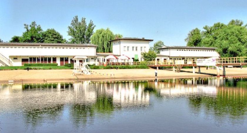 Rada miejska zatwierdzi wykaz kąpielisk w Legnicy. Aquaparku jeszcze w nim nie ma