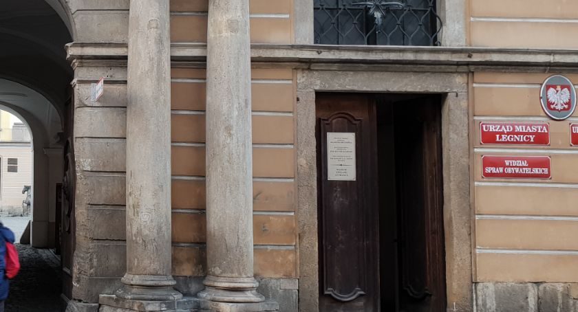 Chcesz zarejestrować samochód w urzędzie miasta? Musisz wcześniej zadzwonić