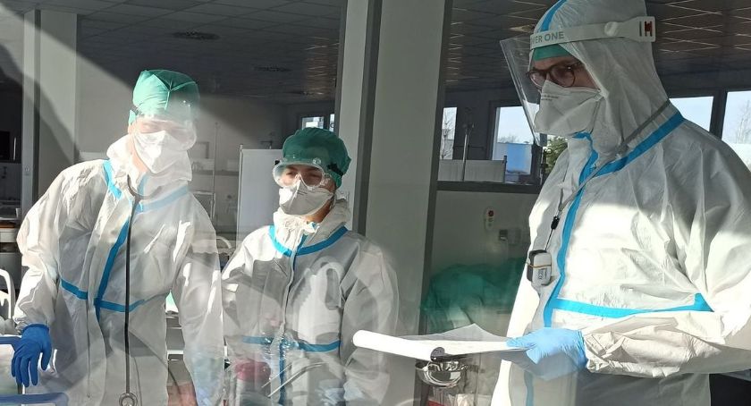 Spadła liczba hospitalizowanych pacjentów z Covid-19. Wciąż zajęte są wszystkie respiratory 