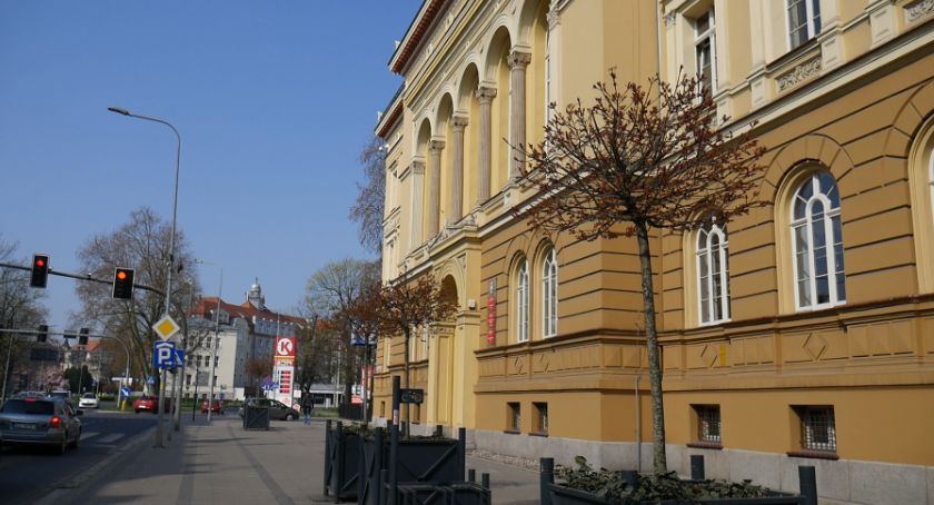 KGHM nagrodził stypendiami najlepszych uczniów legnickiego energetyka