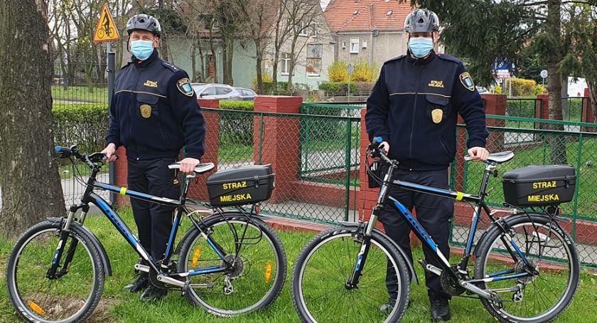 Strażnicy miejscy poczuli wiosnę. W Legnicy wróciły rowerowe patrole