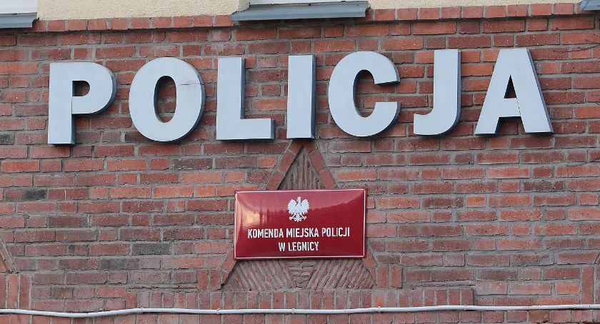 Policja ujęła 29-latka. Niszczył lusterka samochodowe i kradł w sklepach