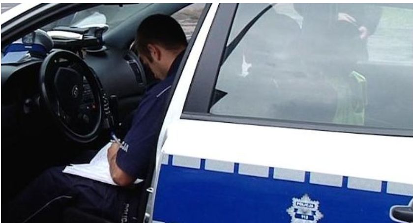 Naćpany kierowca wpadł w ręce policji kiedy blokował ruch na jezdni 