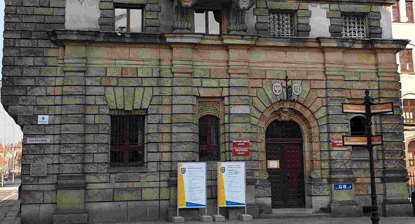 Wiadomo kto i za jakie pieniądze posprząta w legnickim urzędzie miasta