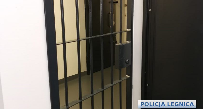 34-latek z Legnicy weekend chciał spędzić na haju, a wylądował w policyjnym areszcie