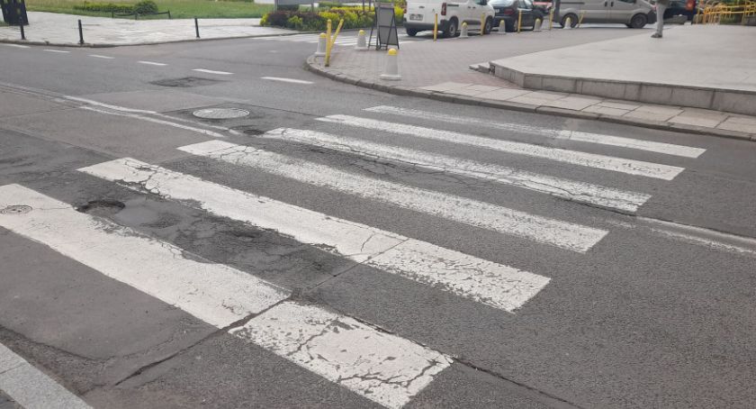 Legnica nie ma firmy do malowania pasów, bo miejscy urzędnicy się pomylili