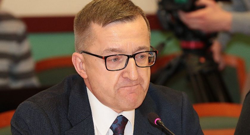 Z gastronomii do dróg i mostów. Prezydencki radny dostał pracę u starosty z PiS-u