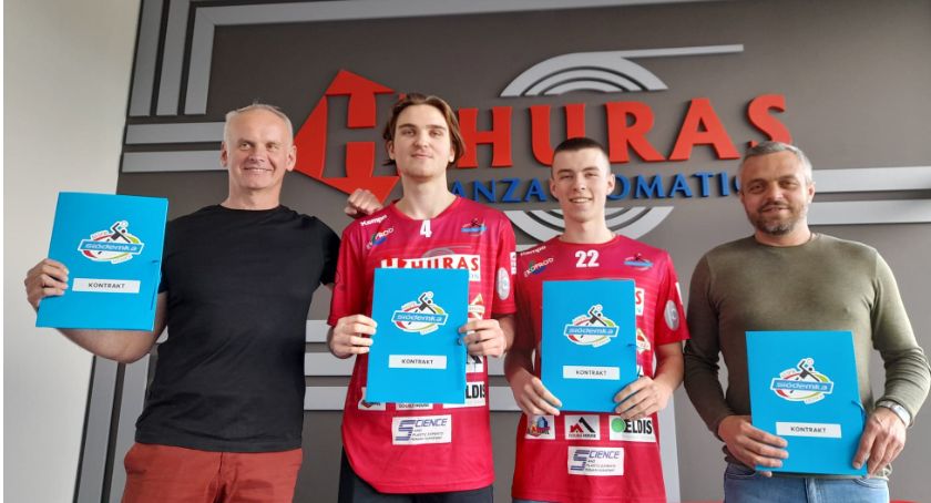 Filip Kruszelnicki i Szymon Pacek podpisali pierwsze w karierze kontrakty