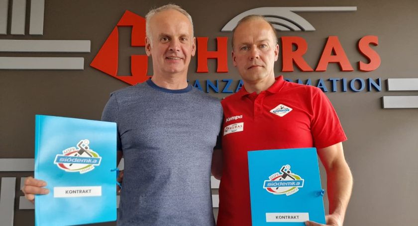 Piotr Będzikowski przez kolejne dwa lata trenerem Siódemki Miedź Legnica