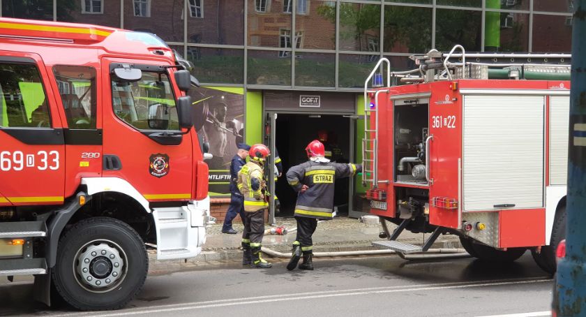 Legnica. Pożar w Galerii Piastów. Paliło się w klubie fitness [ZDJĘCIA, WIDEO]