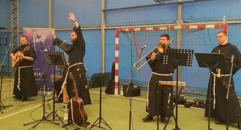 Katolik pamięta o swoich męczennikach. Szkoła uczciła pamięć oo. Zbigniewa i Michała [FOTO]