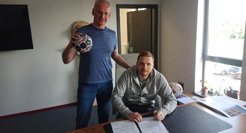 Adrian Stachurski na dłużej w Siódemce Miedź Legnica. Kontrakt do 2023 roku!