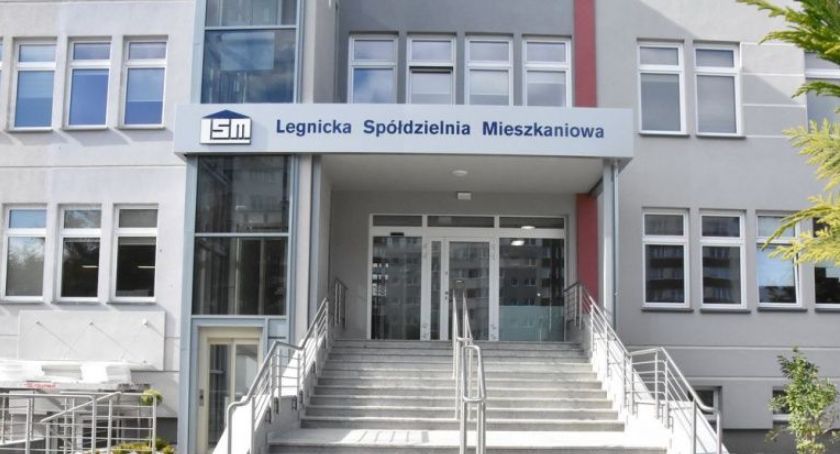 Legnicka Spółdzielnia Mieszkaniowa grozi lokatorom – będą kary za bałagan w piwnicach