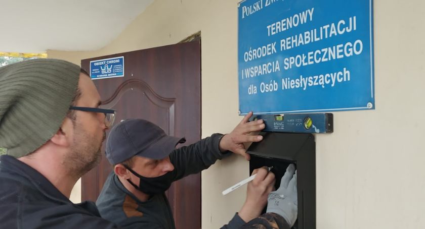 Polski Związek Głuchych w Legnicy ma nową siedzibę. Stworzyli ją wolontariusze [FOTO]
